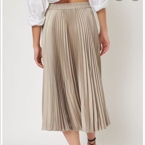 BRAND NEW pleated midi skirt, Size XL